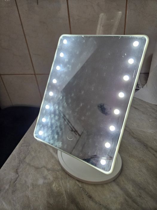 Oglinda cu iluminare led