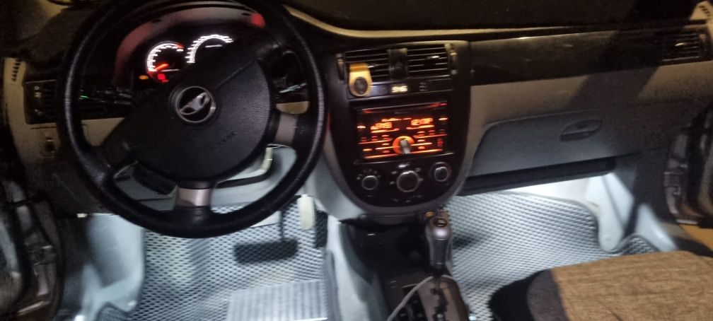 Lacetti 2011 sotiladi