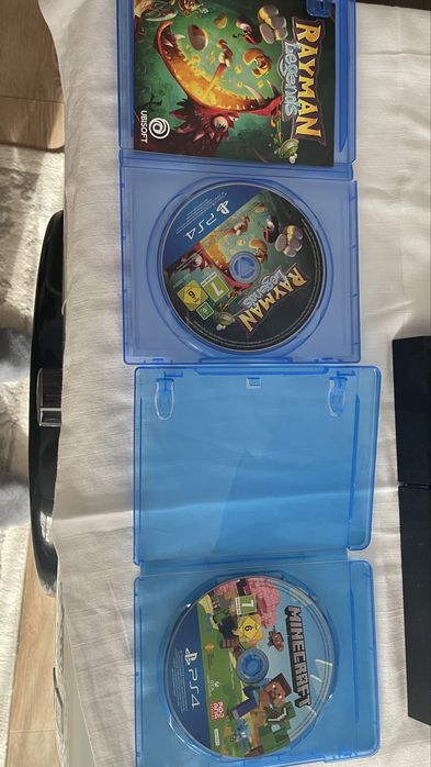 Vand Playstation 4 plus 2 jocuri incluse,HDD extern Seagate Expandable