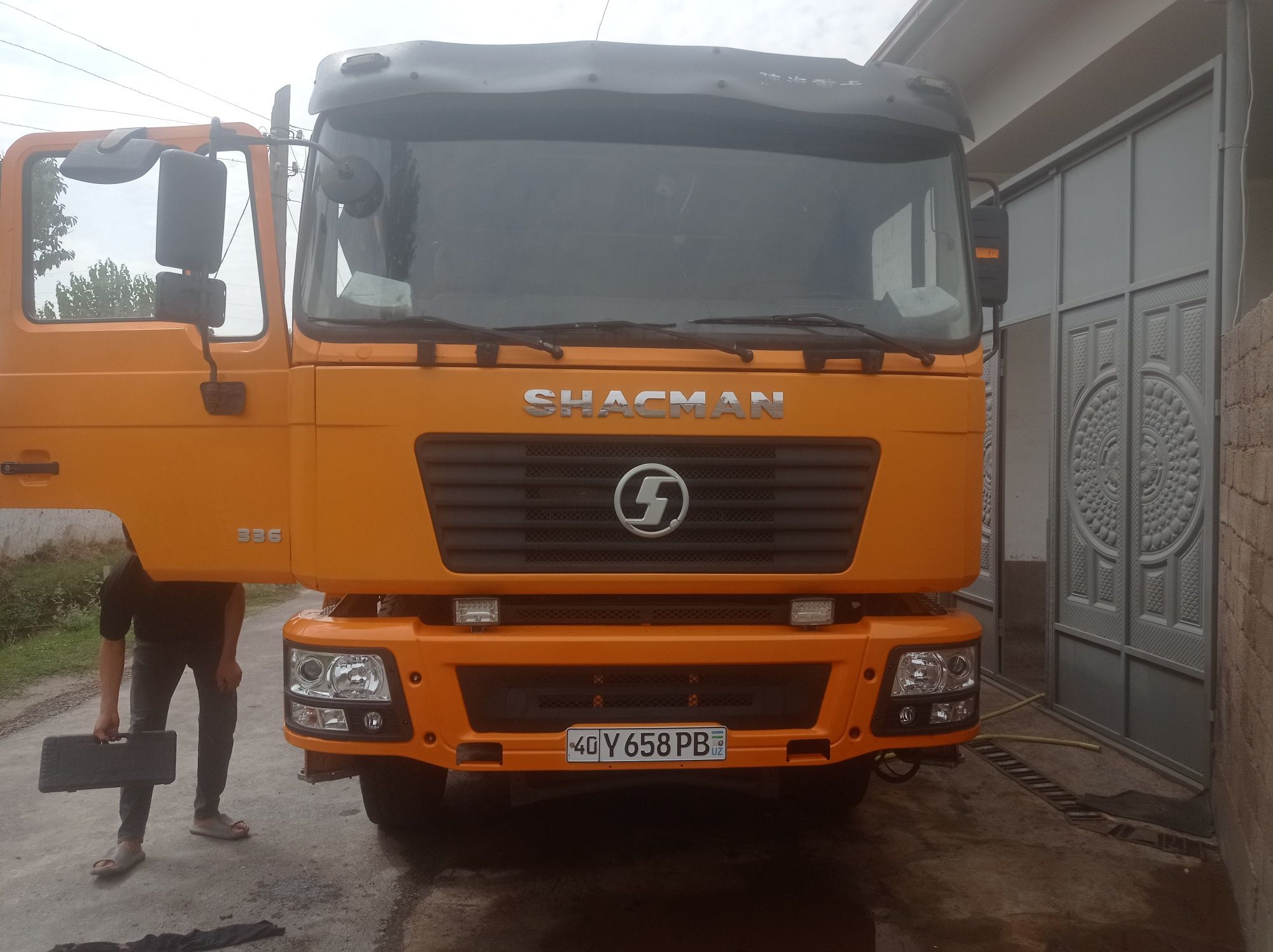 Shacman f 2000 sotiladi