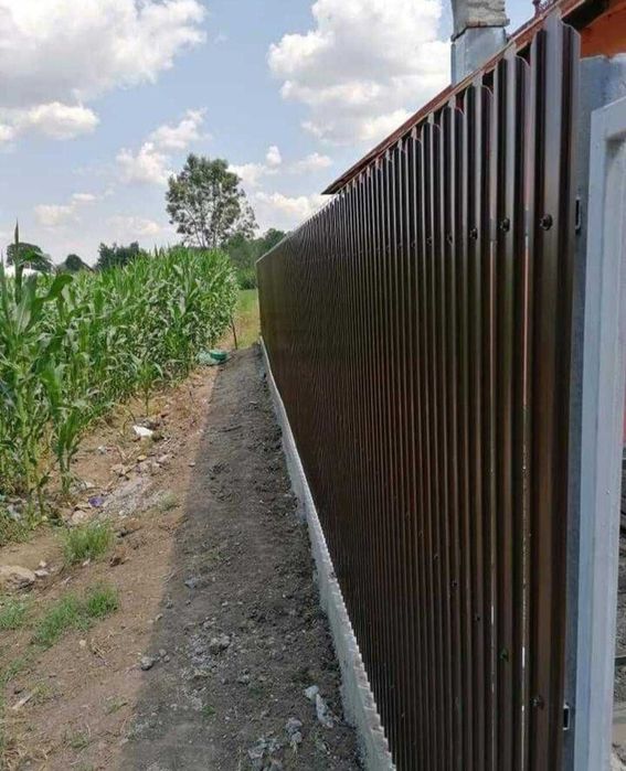 Construim garduri si porti din sipca metalica, panouri stil jaluzele,