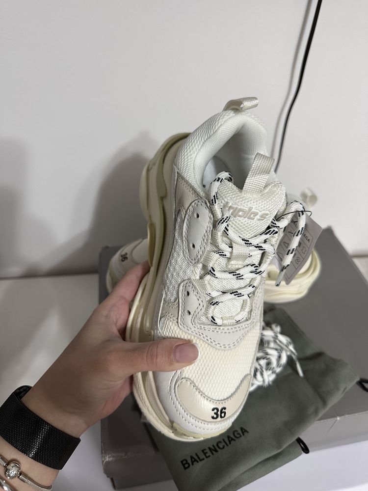 Balenciaga Triple S - best quality / IG: luxury.brands333