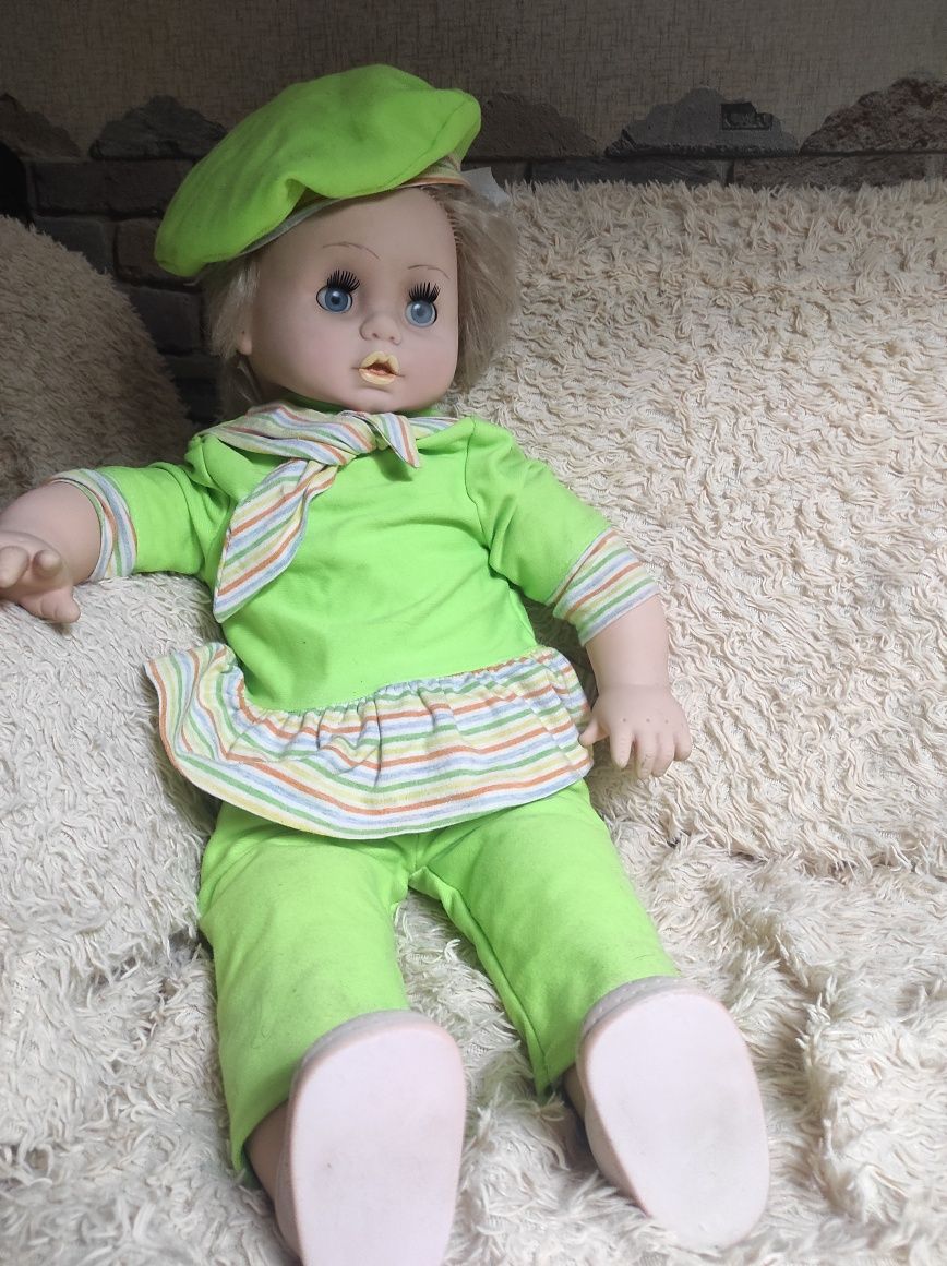 Продам куклу, большую, в своей покупной одежде, есть ещё сарафан вельв