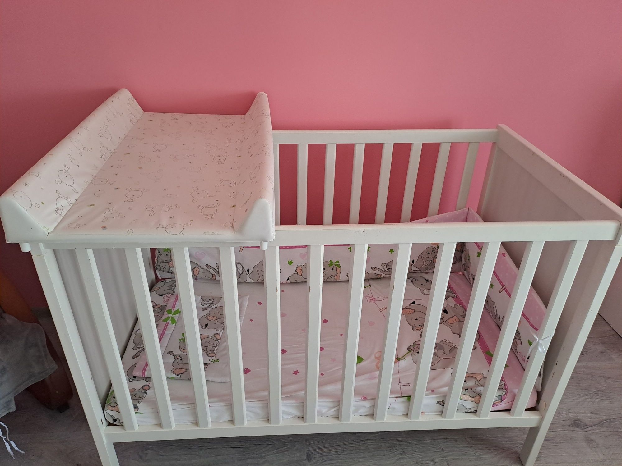 Vănd pătuți bebe!