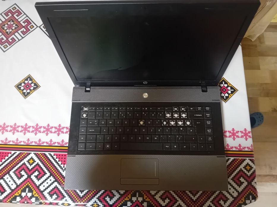 Vând laptop pentru piese,sau schimb