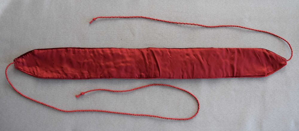 Brau de catifea cu flori cusute manual