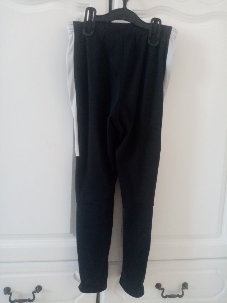 Pantalon folosit mărimea 10-12 ani