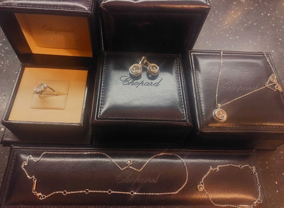 Луксозен комплект Chopard Happy Diamonds от бяло злато с диаманти