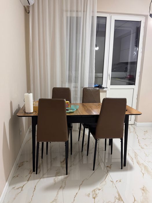 Продам стол со стульями в хорошем состоянии