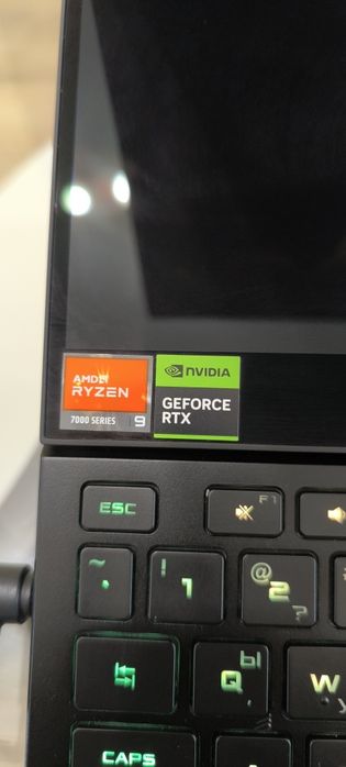 Asus rog Zephyrus Duo 16 (GX650p)