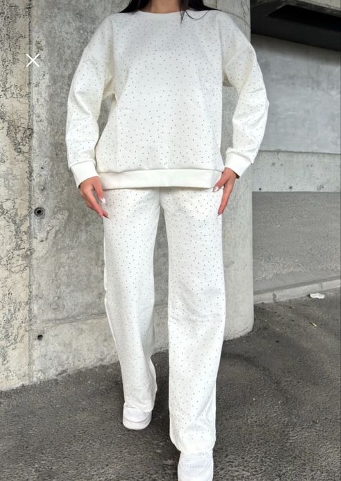 Trening elegant cu pietre