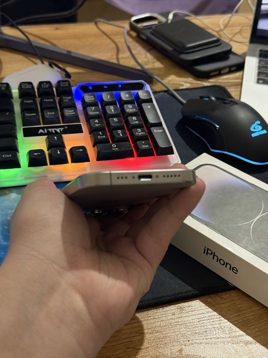 Iphone 15 pro ideall 515$