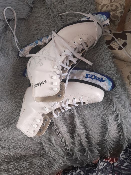 Коньки 34 размер с чехлами и сумкой