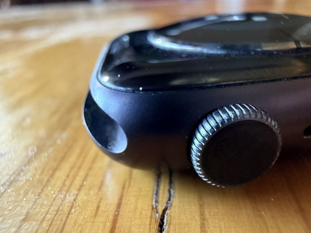 Apple Watch Series 6 44mm с оригинална каишка и зарядно