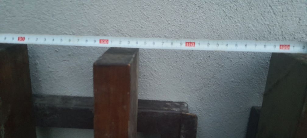Gard cu poarta pentru gradina este nou