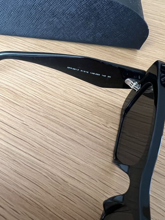 Слънчеви очила Prada