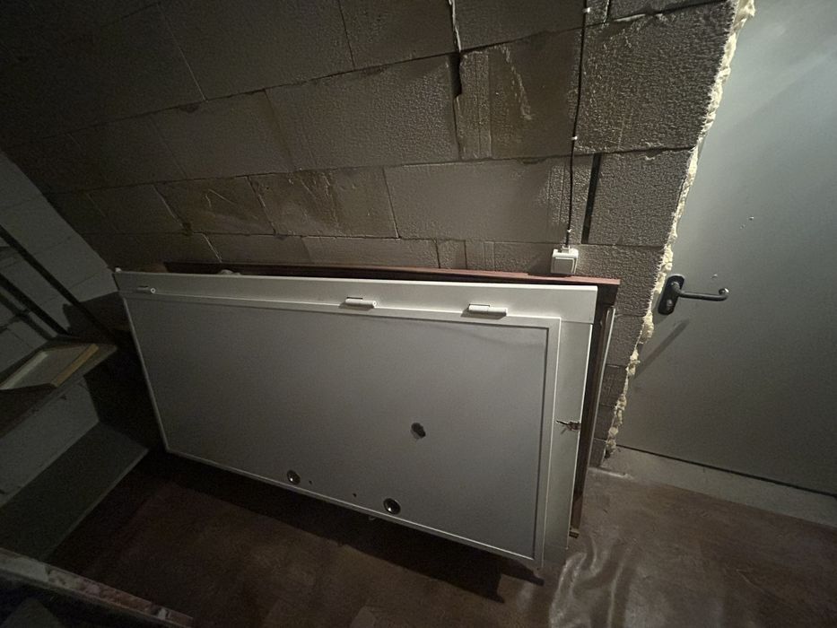 Входна метална врата