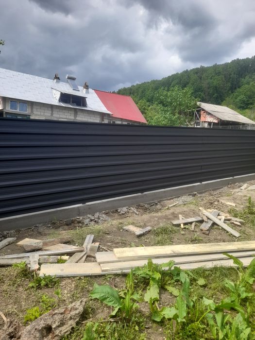 Construim garduri și porți stil jaluzea șipcă metalică tablă cutată