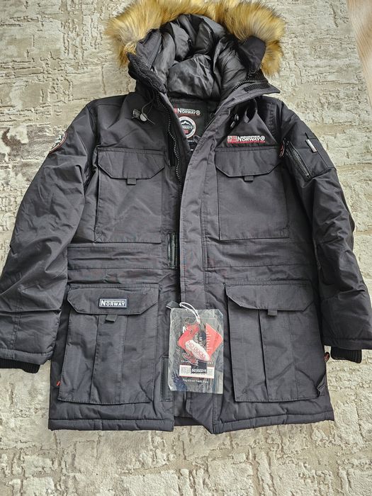 Vând Geaca batbati mărimea S noua