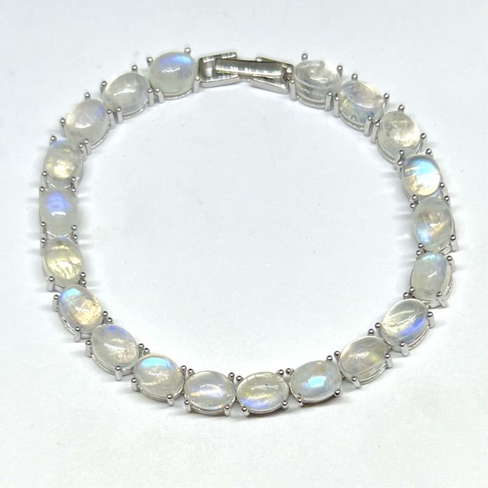 Нежный браслет с натуральным Лунным камнем