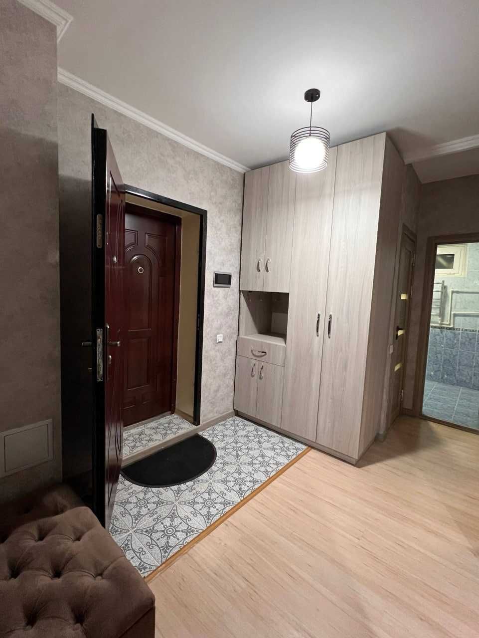 Ц1 2-3 килинган квартира, мебел+техникаси бн сотилади