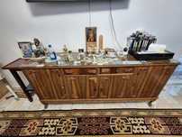 Mobilier lemn masiv vintage – vitrine, comodă, masă și fotolii