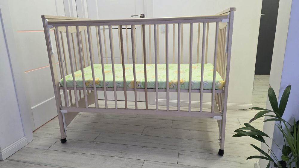 Pătuț din lemn pentru bebe și saltea