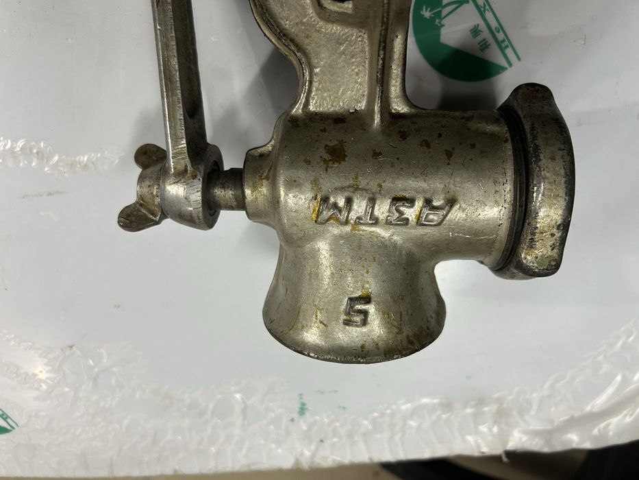 Продам механическую мясорубку