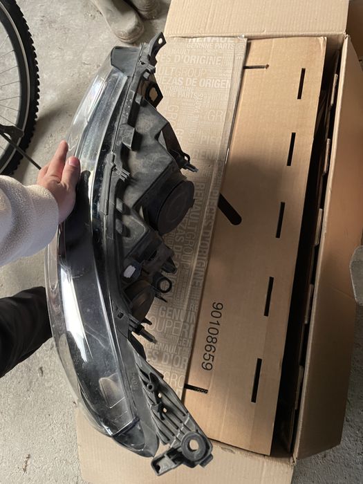 Far Renault Megane 4 cu lupa 260602792R