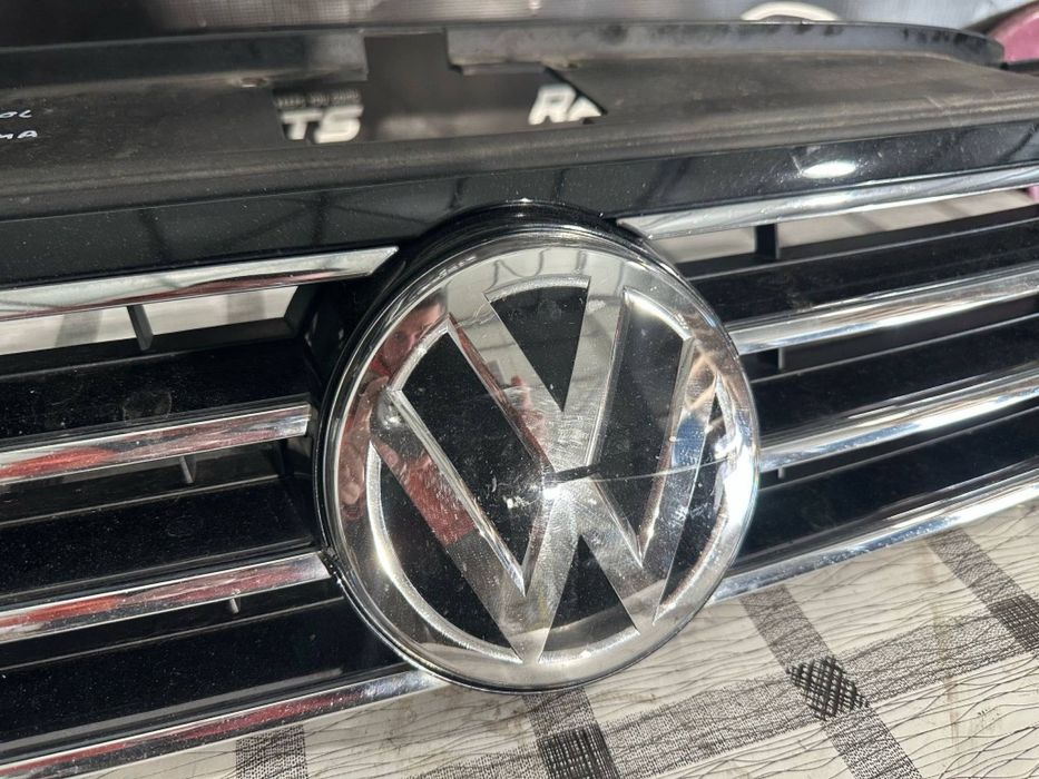 Grila + emblema Volkswagen Passat B8 nonfacelift 2015/2016/2017/2018