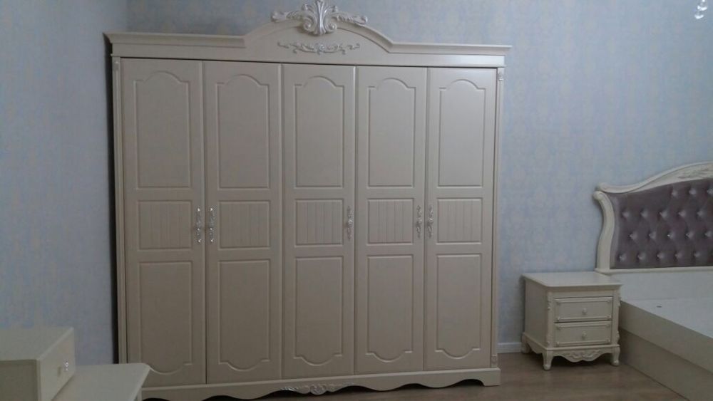Продается спальный шкаф