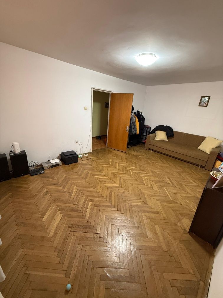 Apartament 3 camere 72 mp zona Grivitei