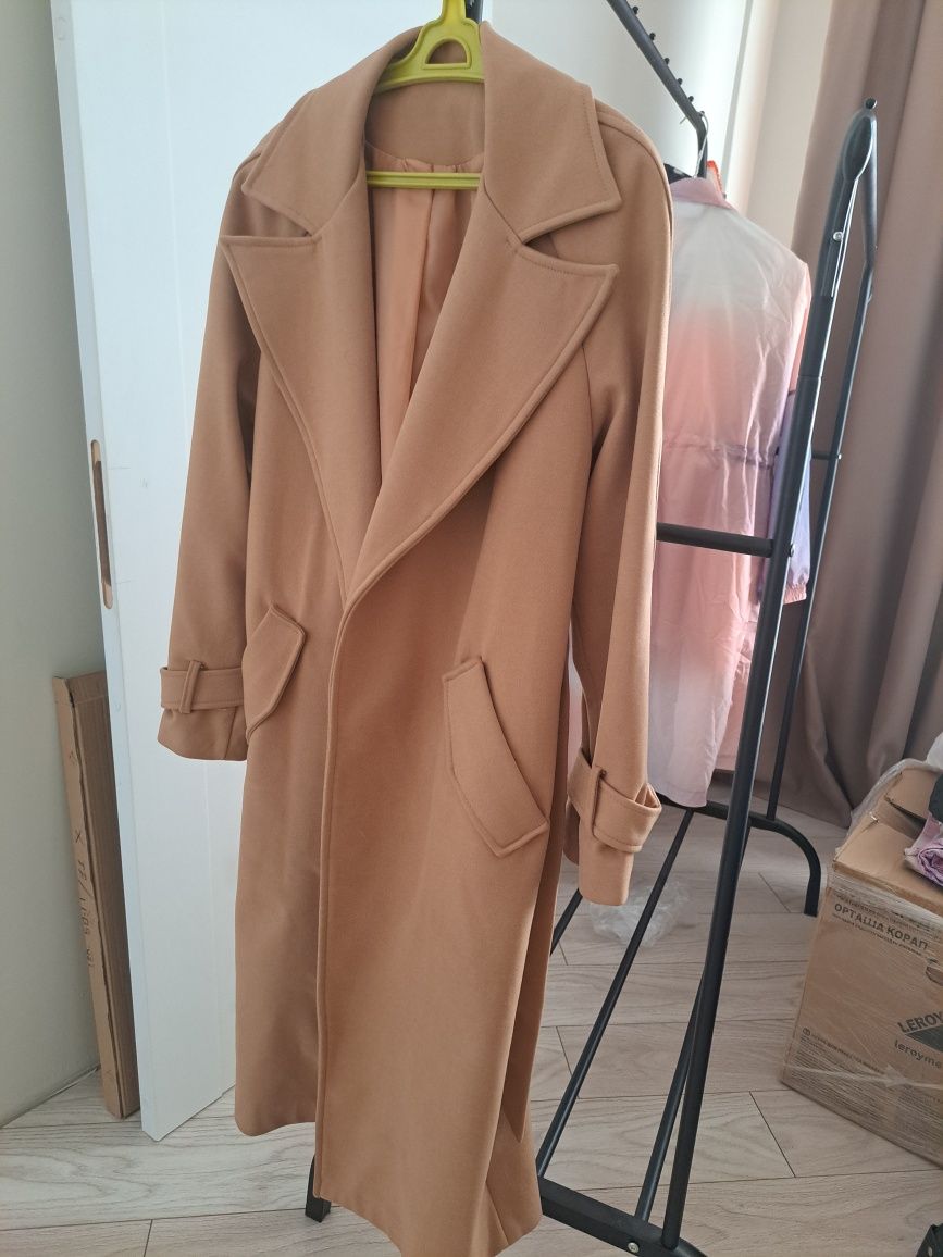 Продам женскую верхнюю одежду 42-44р