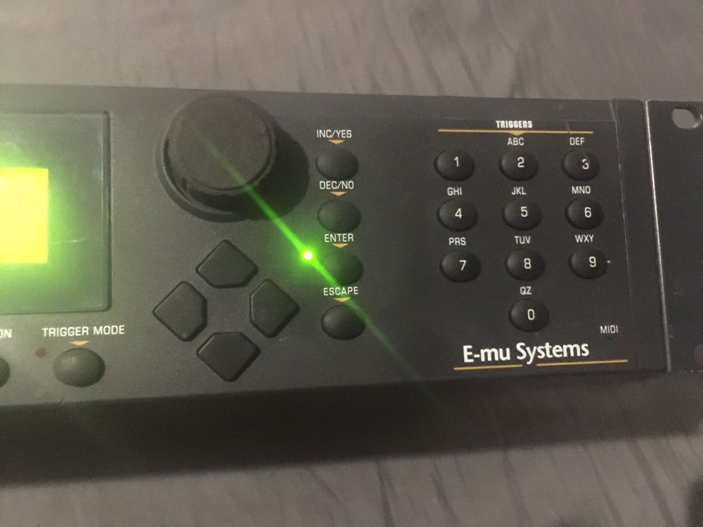 ESI 4000 E-Mu digital sampler