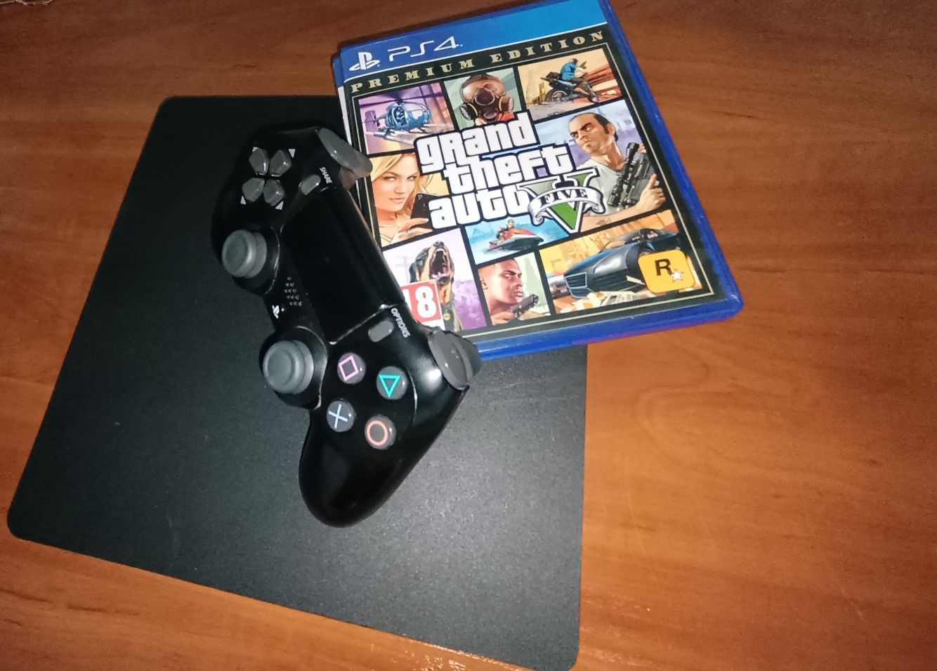 Продам playstation 4 slim 1тб 10+ игр