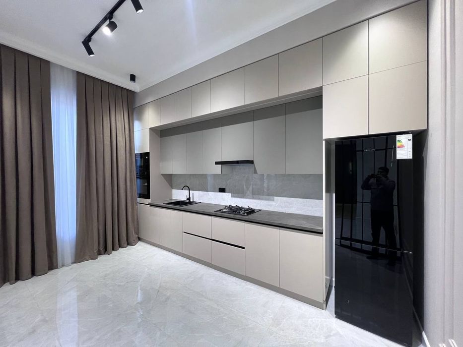 Хасанбой 2,7 сотих 2 этаж 6 хона ховли сотилади