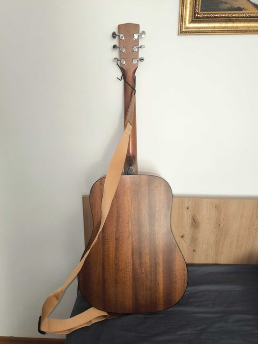 Chitara acustica + husa, suport si accesorii