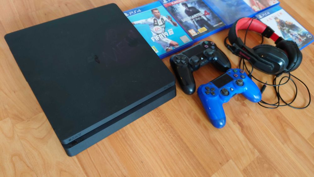 [ PS4 > PlayStation 4 Slim с 2 джойстика и 5 игри и слушалки