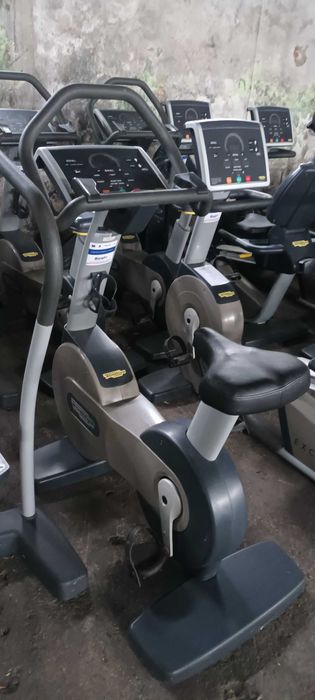 Benzi de alergare profesionale jog 500 led technogym
