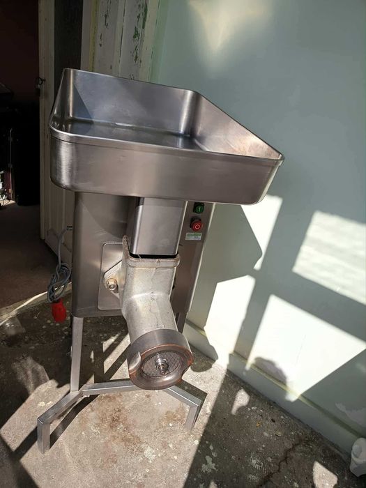 Професионална машина за меляне на месо