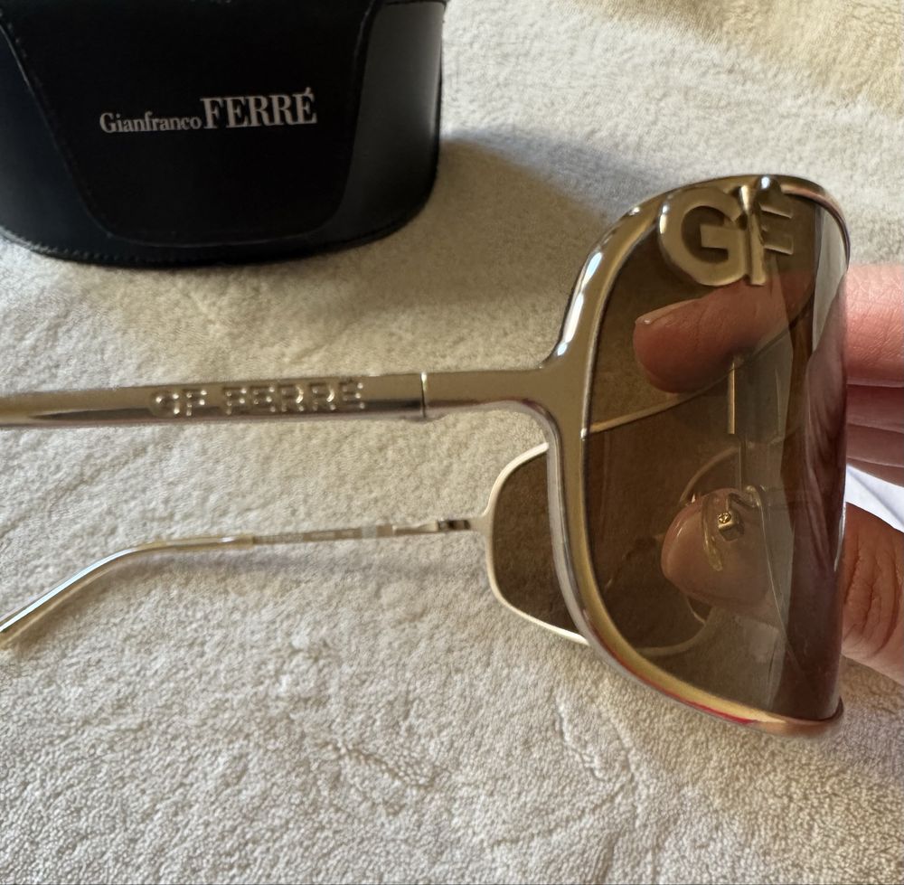 Слънчеви очила авиатор GF FERRE и GUESS тип Butterfly GU7491-57F
