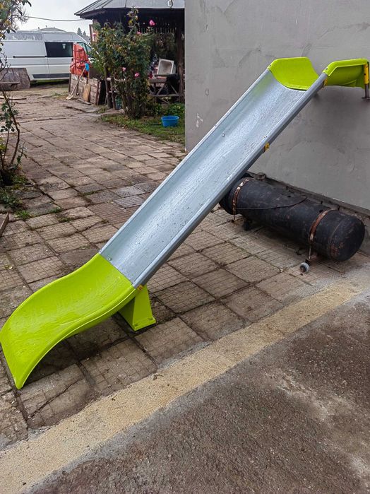 Продавам детска пързалка