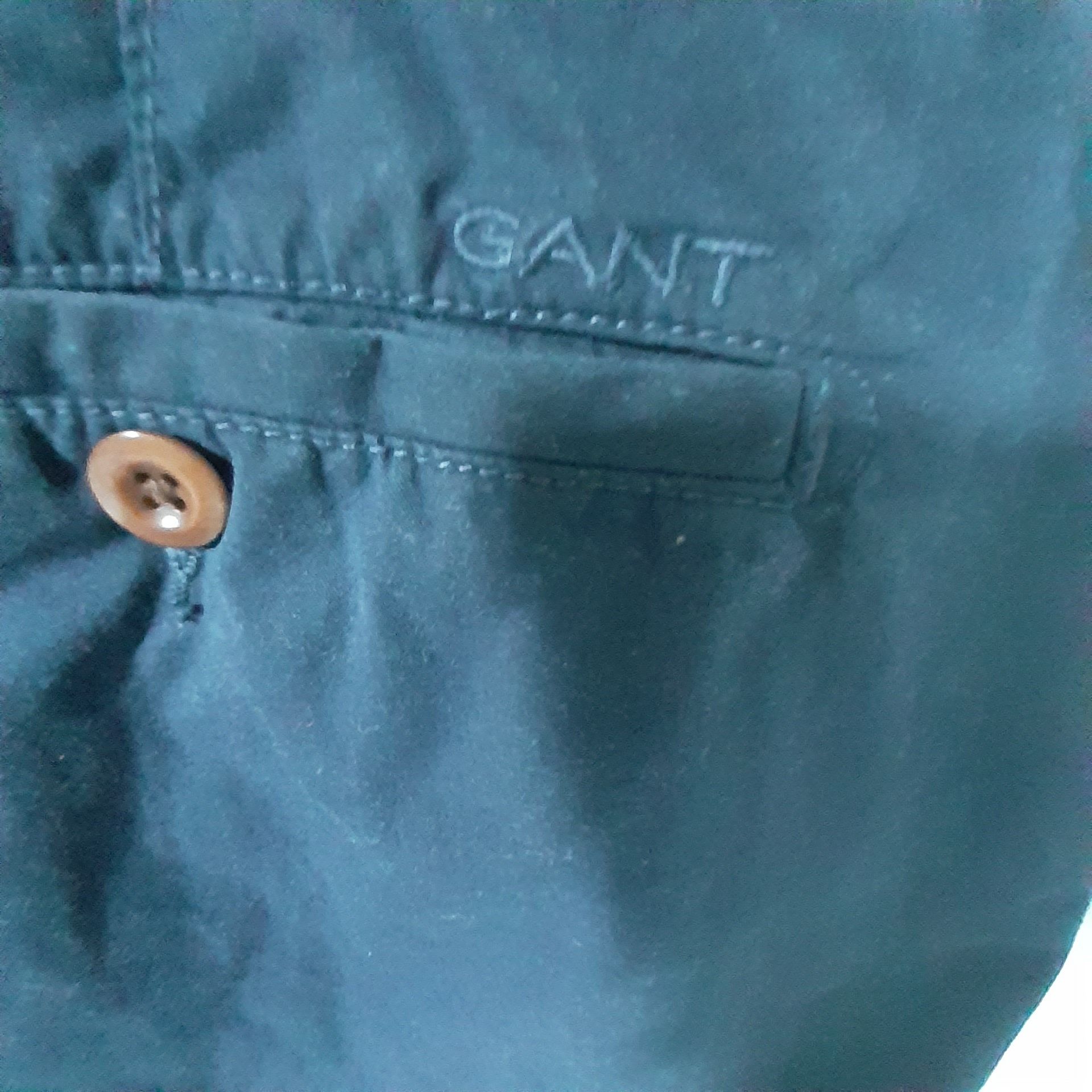Pantaloni scurti GANT marimea M/ 94cm talie. Originali.