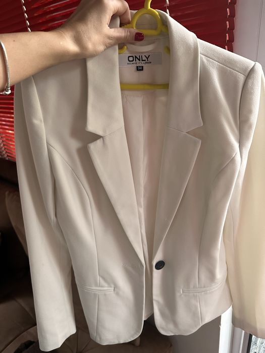 Бяло сако 34 номер