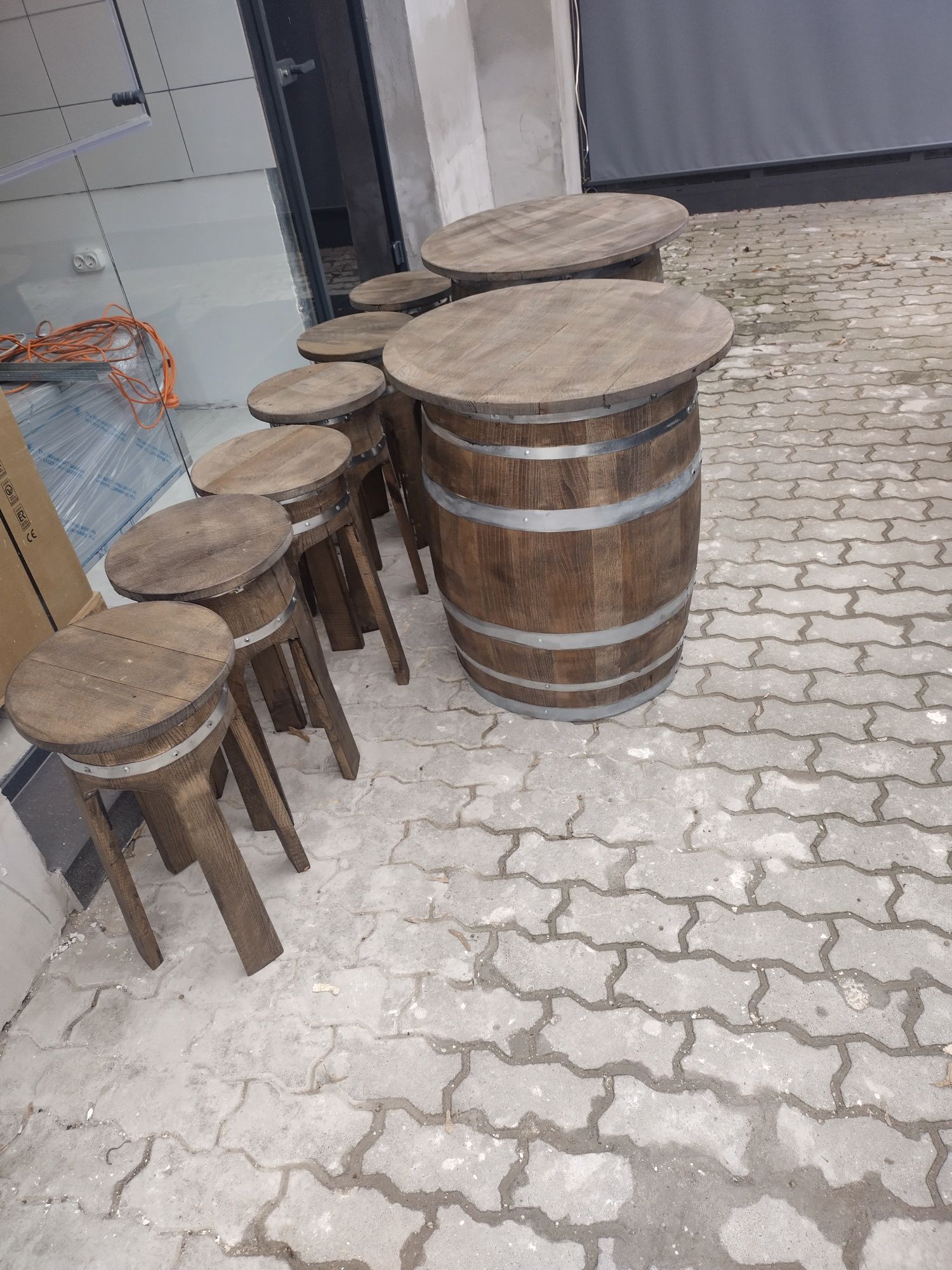 Mobilier rustic din lemn masiv