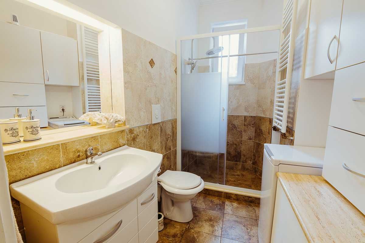 Chirie Apartament Ultracentral la Casa Mobilat Oradea Baraganului