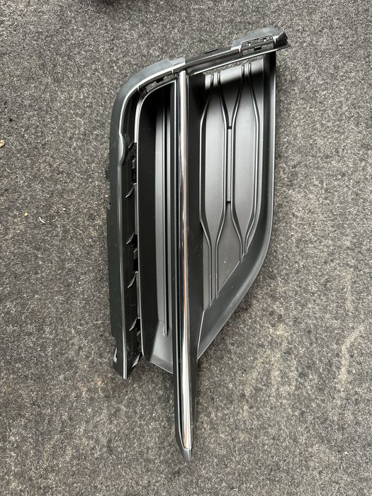 Grilă stânga bara față vw golf 7.cod:5g0853665.q.