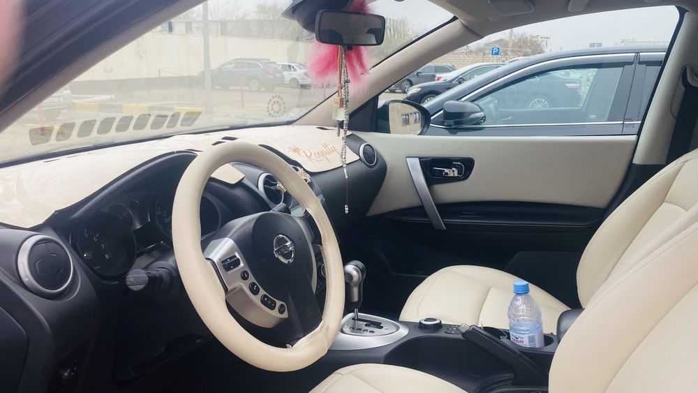 Машина Nissan Qashqai