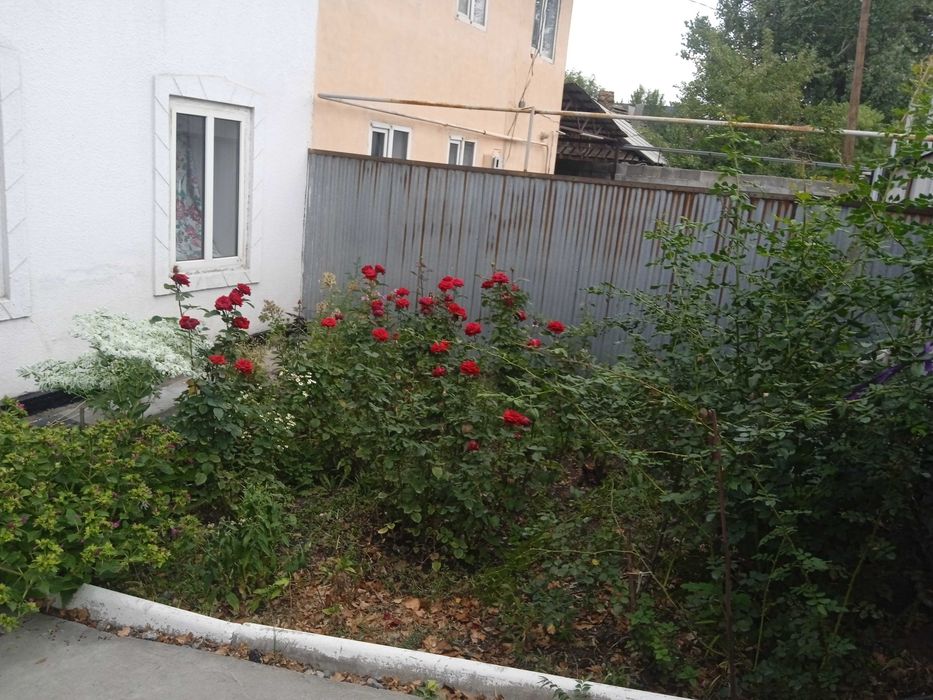 Талгар.пол дома  в ценре продам