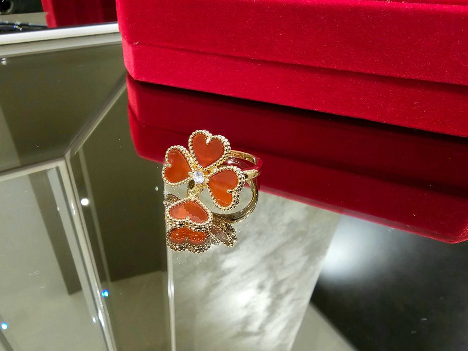 Van Cleef & Arpels VCA Rose Red Heart Effeuillage Alhambra Пръстен